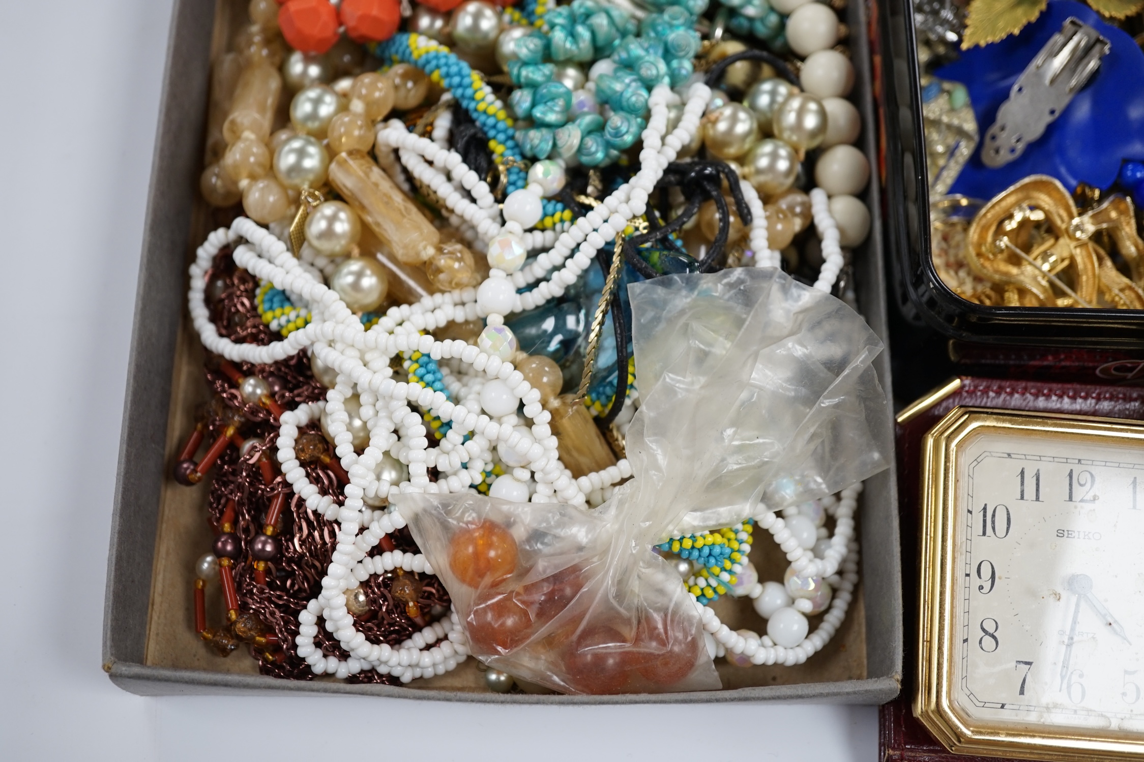 A large quantity of assorted costume jewellery.